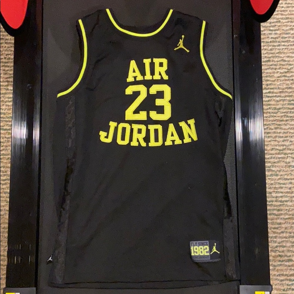 Jordan Jersey Boys Medium (10-12)